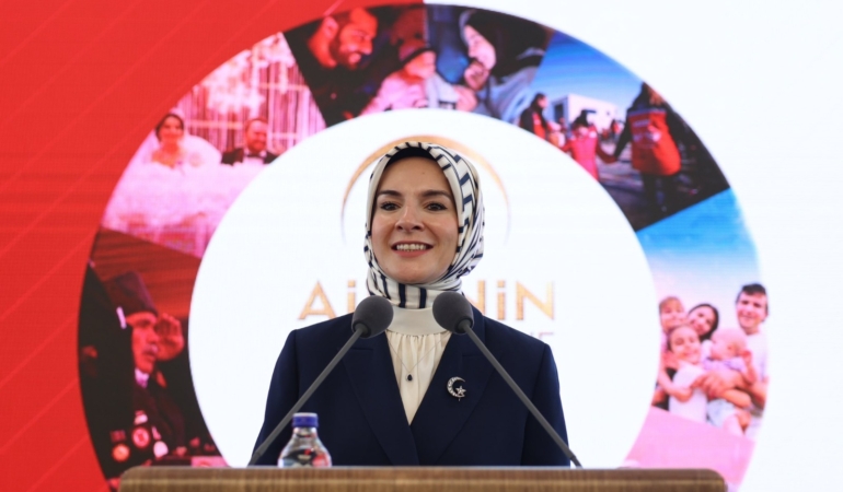 BAKAN-GOKTAS-MOBIL-SOSYAL-HIZMET-MERKEZ_997860_296035.jpg
