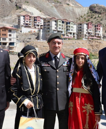 GENELKURMAY-BASKANI-ORGENERAL-BAYRAKTARO_1469157_437153.jpg