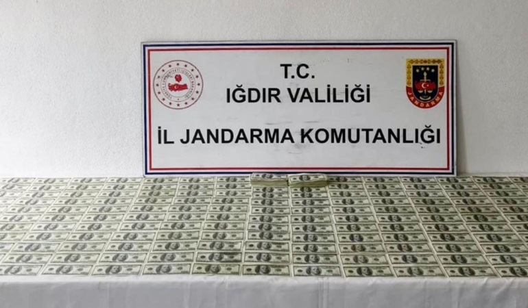 IGDIRDA-524-ADET-SAHTE-100-DOLARLIK-BAN_1464434_435720.jpg